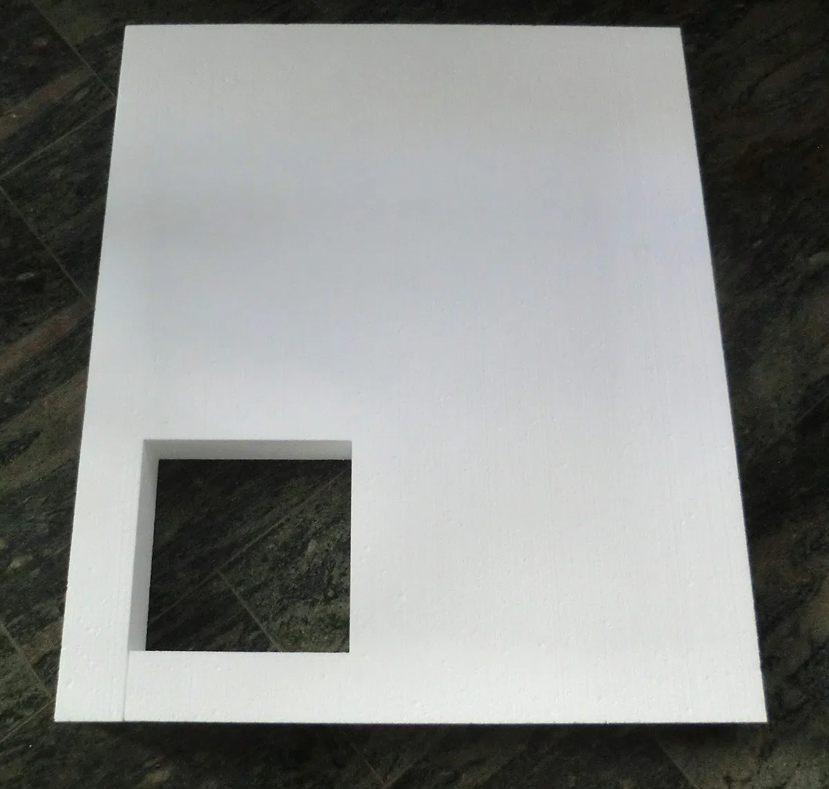 KOMPLETT-PAKET: Duschwanne 110 x 90 cm, superflach 2,5 cm weiß Acryl, Dusche mit GERADER UNTERSEITE + Styroporträger/Wannenträger + Ablaufgarnitur chrom DN 90